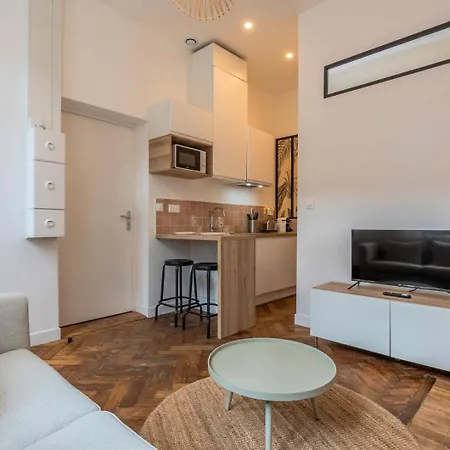 Grand Fonctionnel Et Entierement Renove Apartment *